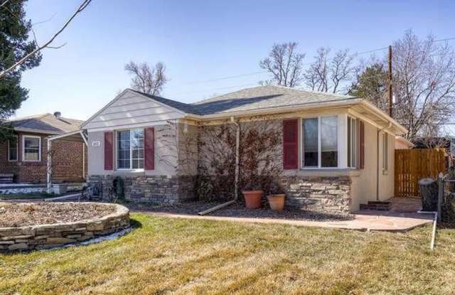 Fabulous 3 Bed (+ 1 non conforming) / 2 bath SFH in the Montclair Neighborhood photos photos