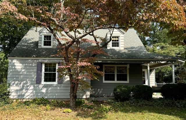 Quaint Cottage steps Away From VT Campus photos photos