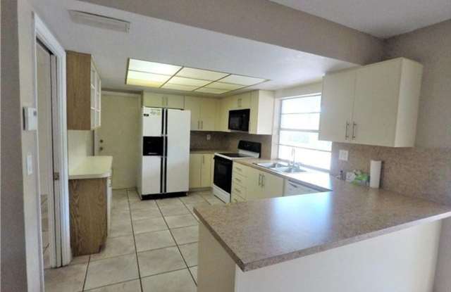 7221 NW 10TH Place, Plantation, FL 33313 - 6044 Gallery 3