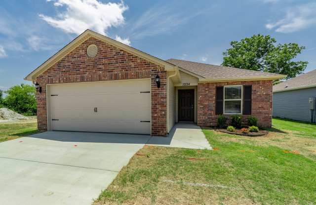 Brand New 3BR Home in Great Location near UofA! Must See! Fenced Yard! - 1224 South Kingfisher Lane, Fayetteville, AR 72701