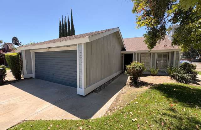 Nice 2 bedroom, 2 bathroom home for Rent in North Visalia. photos photos