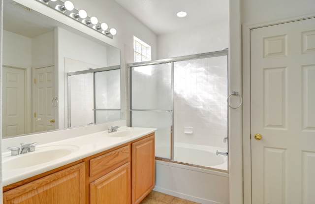 6180 Bridgeport Hills Avenue, Las Vegas, Nevada 89139 Gallery 1