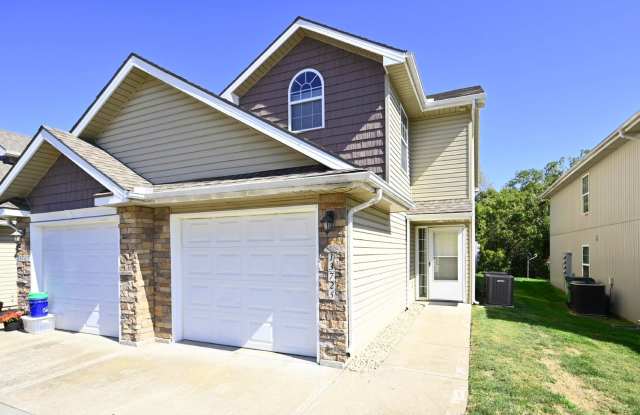 Nice 3 Bedroom, 2.5 Bath Townhouse with 1 car garage in Oak Valley Subdivision Gallery 1