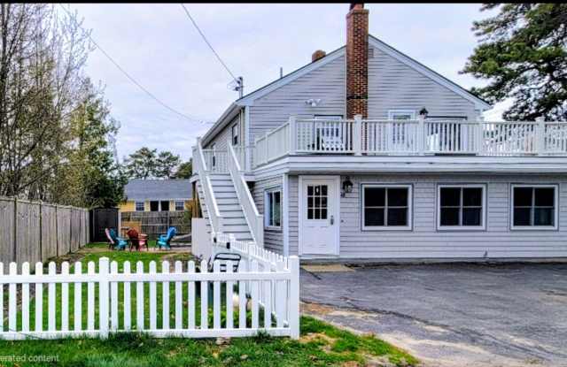 48 E Grand Ave Gallery 3