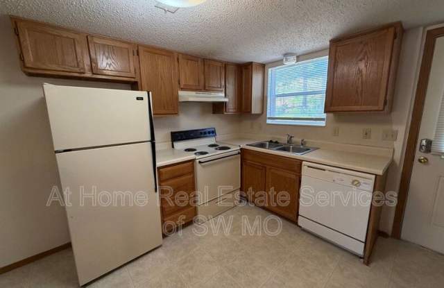 1189 W Hall St - 1189 West Hall Street, Ozark, MO 65721