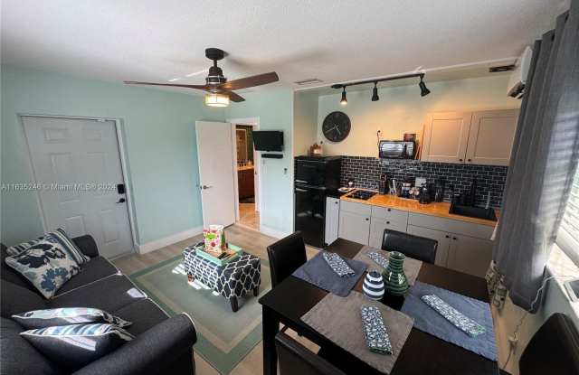 1681 SW 55th Ave - 1681 Southwest 55th Avenue, Plantation, FL 33317