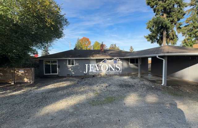 Kent 3BR Home with Washer & Dryer – Ready Now Gallery 1