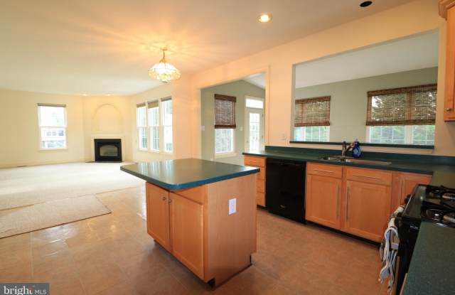 4822 BROOM DRIVE Gallery 4