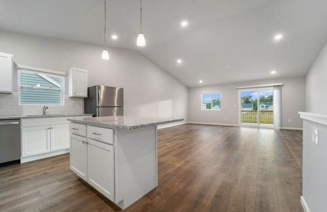 2209 Macatawa Lane Gallery 2
