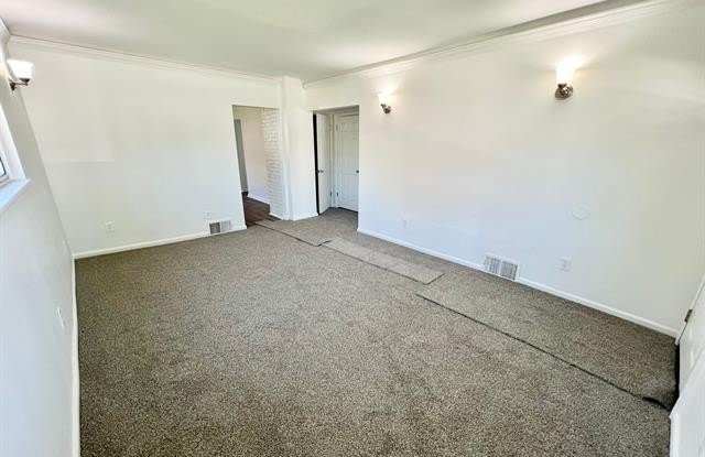 17184 DETROIT Street Gallery 3