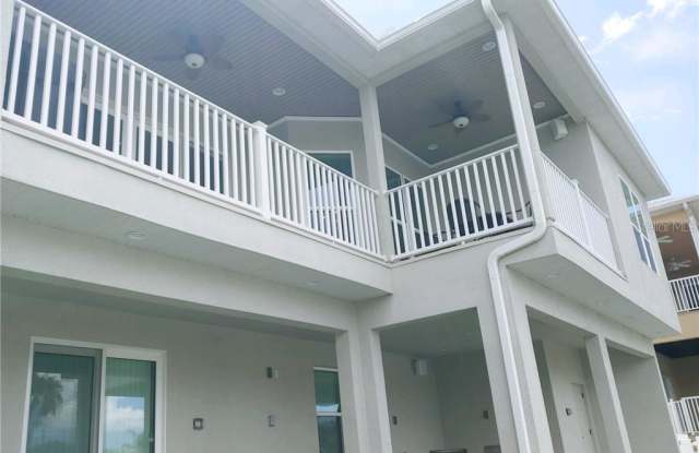 327 MANATEE LANE Gallery 3
