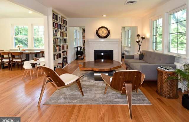 4732 ELLICOTT Street NW Gallery 3