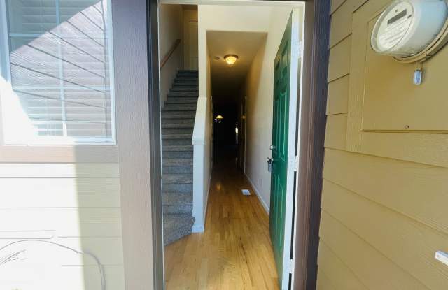 Modern  Spacious Townhome Near Nike HQ, Trails, and Parks! photos photos