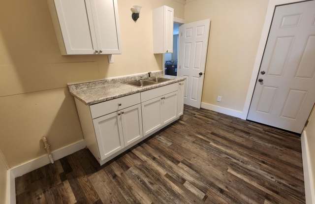 Quaint 1 bedroom apartment close to everything photos photos
