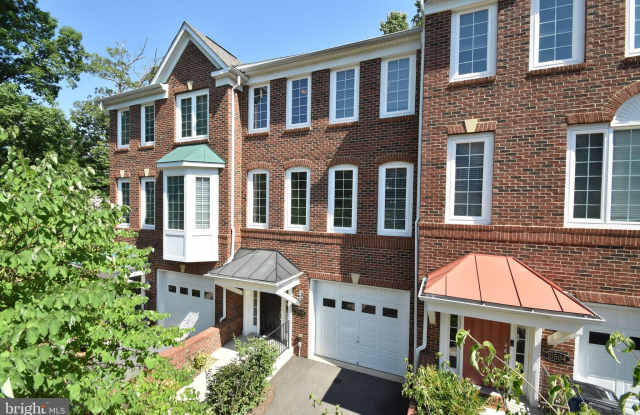 10506 ERIK CHARLES COURT - 10506 Erik Charles Ct, Burke Centre, VA 22015