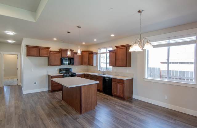 $1000 MOVE IN SPECIAL OFF FIRST MONTHS RENT. Gallery 4