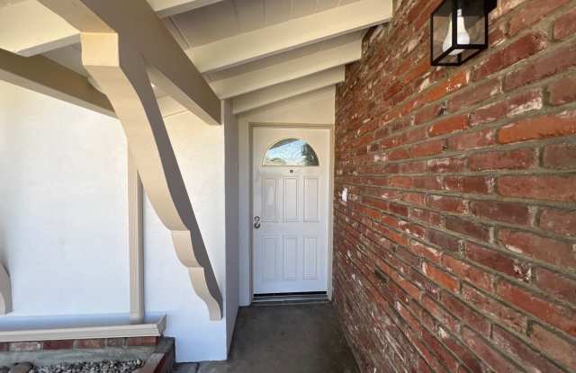 Beautiful 3-Bedroom Home with Upgraded Features & Fireplace! Gallery 3
