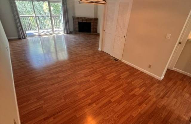 Nor Cal Realty, Inc. - 2 bedroom, 1 1/2 bath townhouse Gallery 3