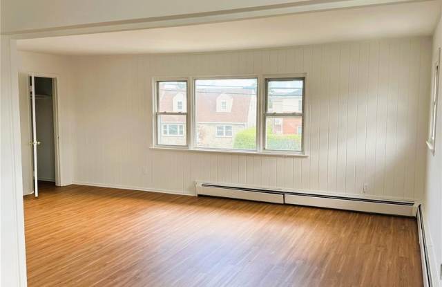 131 Roslyn Road unit: 2Nd Floor photos photos 131 Roslyn Road unit: 2Nd Floor photos photos