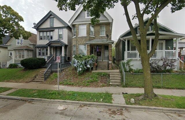 1912 S 11th St - 1912 South 11th Street, Milwaukee, WI 53204