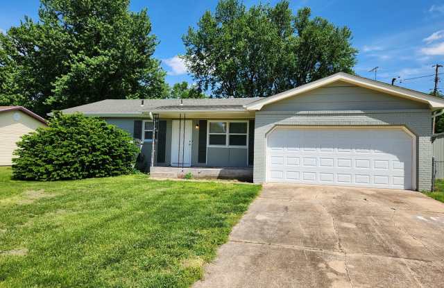 Spacious 3-Bedroom, 1-Bathroom Home AVAILABLE NOW!! photos photos