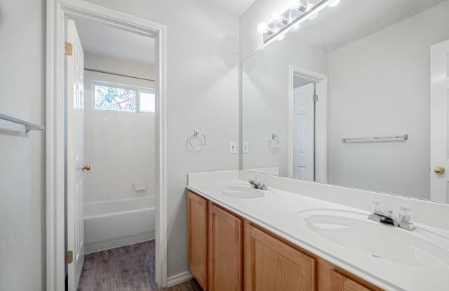 4 Bedroom, 2.5 Bath Home in Vista Oaks Gallery 3