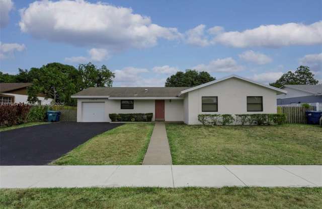 10975 SW 158th Ter photos photos