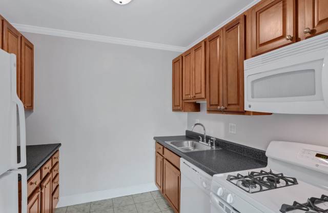Affordable Housing- HOC Battery Lane Apartments Gallery 4