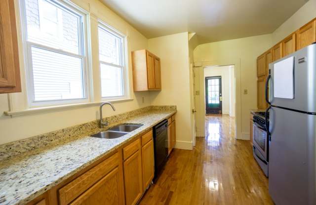 340 Roosevelt Ave - Available 7/1/27 - Single Family Home near BARRY PARK Gallery 4