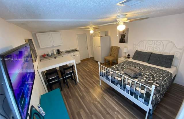 1223 SW 128 Ave - 1223 Southwest 128th Avenue, Tamiami, FL 33184