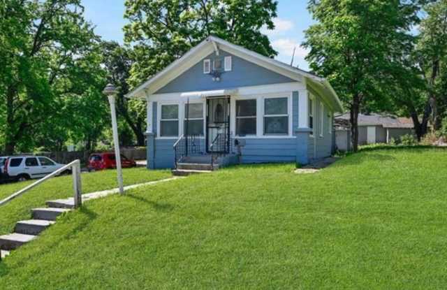 2917 East 61st Street photos photos