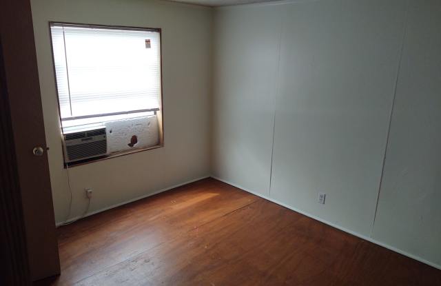 5600 IH 35 Gallery 3