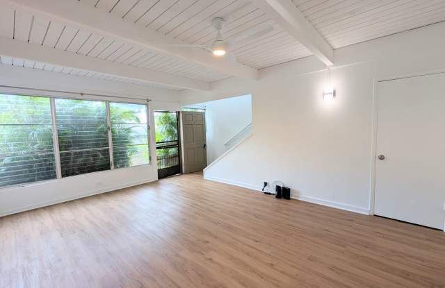 Newly Remodeled 2 bed 2 Bath Townhouse at Waialae Gardens in Kahala Gallery 4