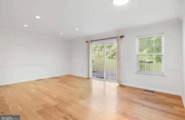171 VERNON Court Gallery 4