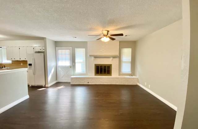 Updated Home in Broken Arrow-  No Carpets! Gallery 4