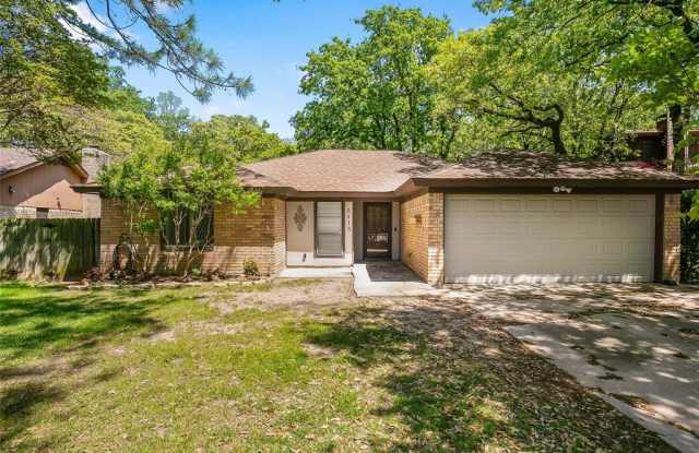 5415 Parliament Drive - 5415 Parliament Drive, Arlington, TX 76017