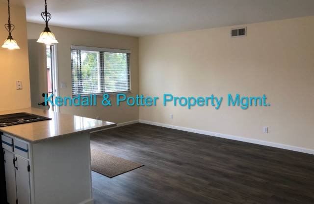 2 Bedroom Condo Blocks From The Beach! Gallery 1
