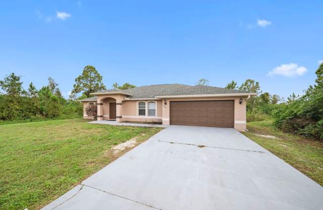 Newly remodeled kitchen 3 bedrooms 2 bathroom home in Lehigh Acres Gallery 3