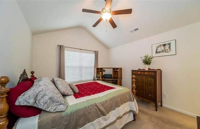 2411 Hartfield Cir Gallery 2