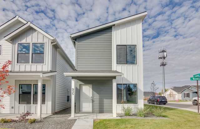 Beautiful New 2 Bedroom Cottage Now Available! Gallery 1