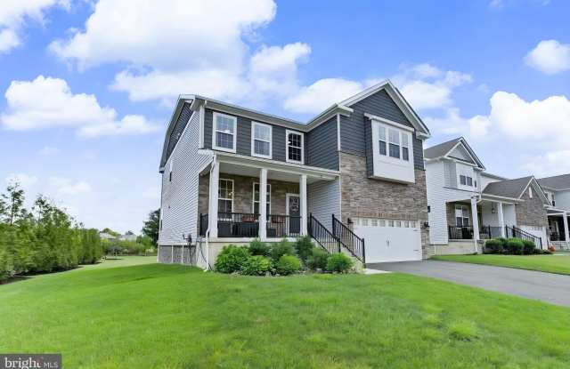 32 WESTMONT Drive Gallery 3