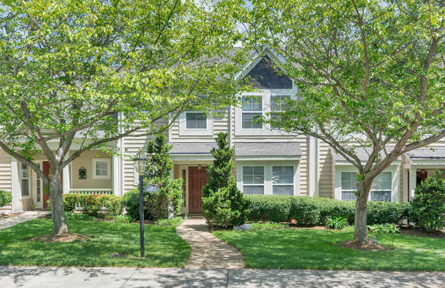 Charming 3-Bedroom Townhome in Sought-After Forest Lakes South! photos photos