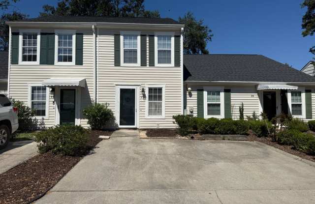 Updated 2BED/1BATH Townhome with bonus flex space  fenced backyard photos photos