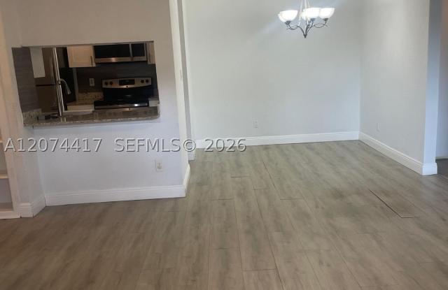 927 Riverside Dr Gallery 3