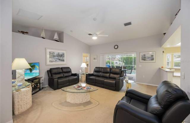 107 COTTAGE Place Gallery 3
