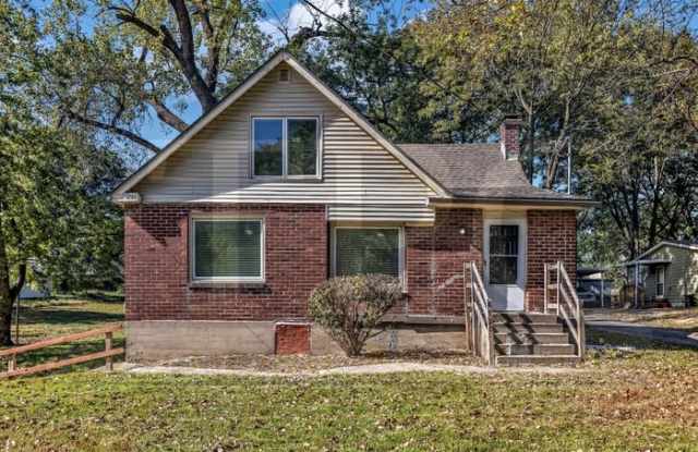 8720 North Grand Avenue Gallery 1