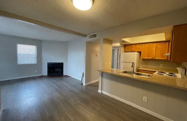 Lovely 2 Bedroom 1 Bath with Fireplace! Move In Special! 1/2 Off First Month's Rent!! photos photos
