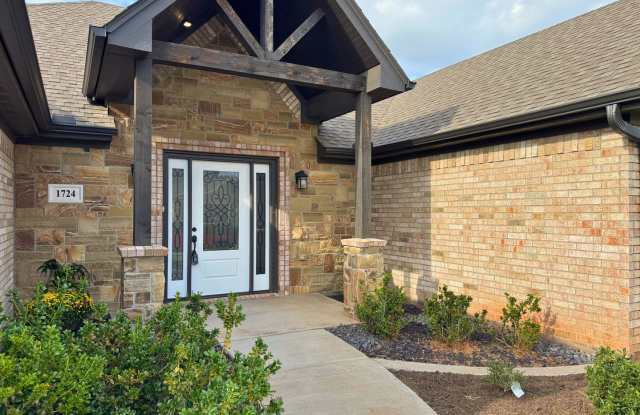 Spacious 4 bed, 2 bath brick home with 2-car garage in Stone Lake Estates! Gallery 3