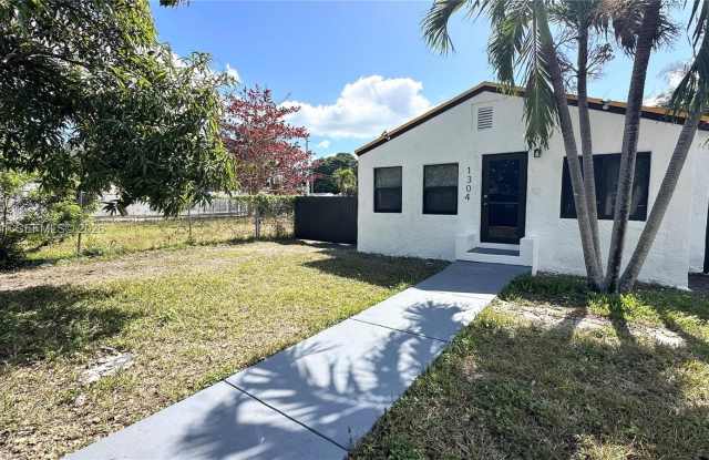 1304 NW 43rd St photos photos