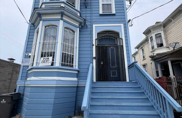 Top-Floor Remodeled 3BD/1BA Victorian Near Lake Merritt + Downtown Oakland w/ Parking photos photos